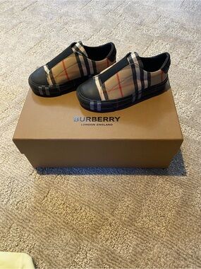 Kids Burberry walking shoes - Plaid Slip-On Sneakers in Beige and Black size 28